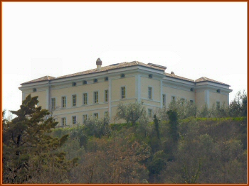 castello_di_coppe.jpg (59481 byte)