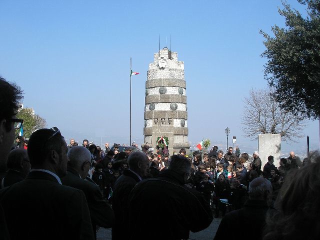risbandiera.jpg(159899 byte)