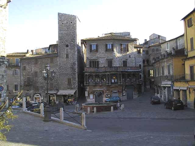 piazza4.jpg (38684 byte)